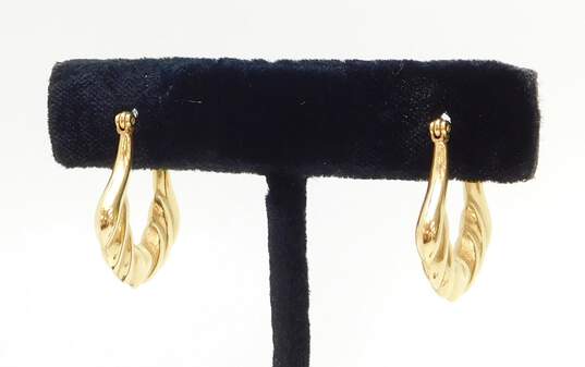 14K Yellow Gold Heart Shrimp Hoop Earrings 2.6g image number 1