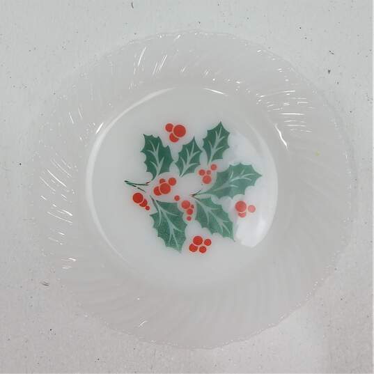 Vintage Termocrisa Crisa Christmas Holly Berry Milk Glass Salad Plates Set of 5 image number 8
