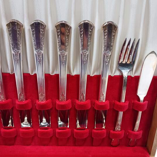I.S. Wm. Rogers Overlaid Silver Plated 53pc Flatware Set in Wood Case image number 3