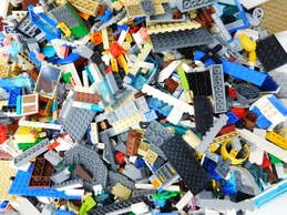 10.2 LBS Mixed LEGO Bulk Box alternative image