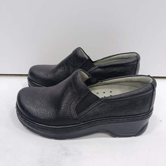 Klogs Women's Black Leather Clogs Size 7M image number 1