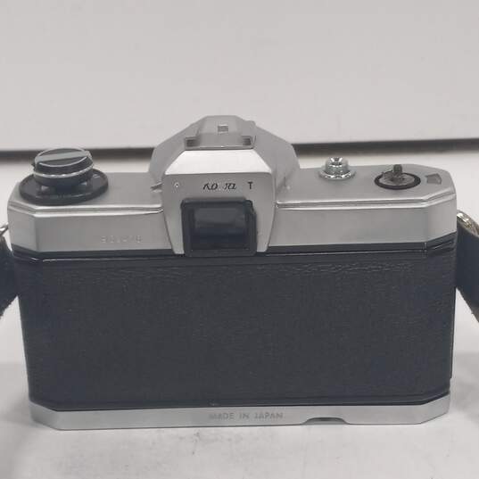 Kowa Set R2 SLR Film Camera For Parts/Repairs image number 4