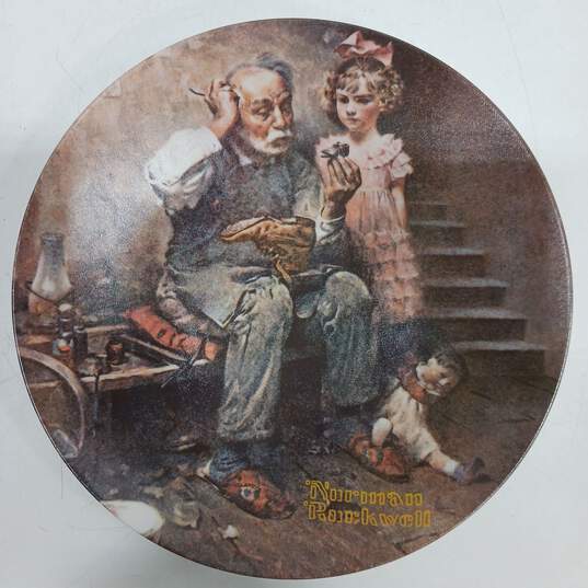 Vintage Knowles The Cobbler Norman Rockwell Art Collectors Plate Numbered 16,899F image number 2