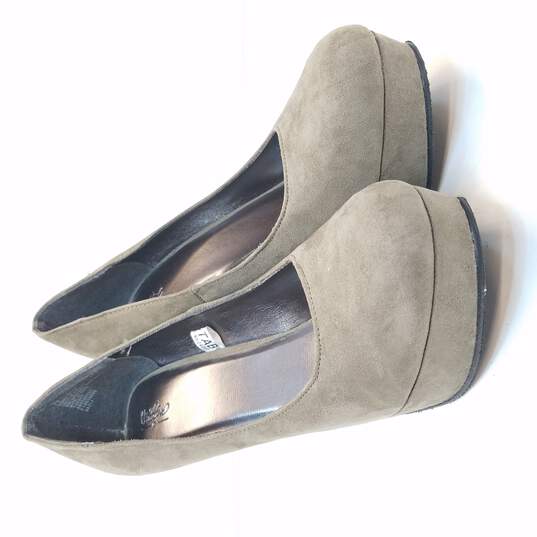 Mossimo Grey Suede High Heels Size 7.5 image number 3