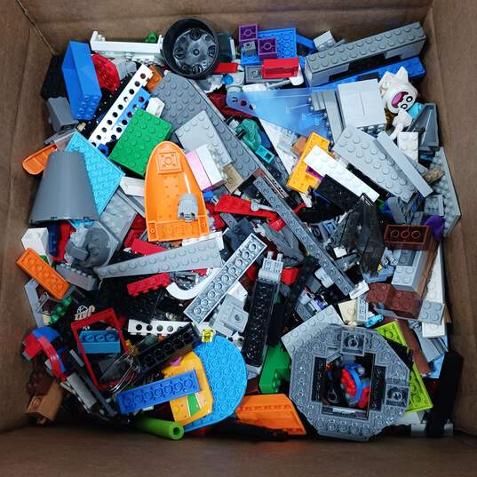 7.6lbs of Assorted Mixed Building Blocks image number 1