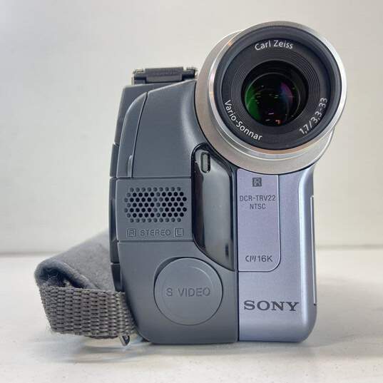 Sony Handycam DCR-TRV22 MiniDV Camcorder (For Parts or Repair) image number 1