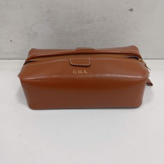 Vintage TrsValet by Cameo Pop Up Leather Toiletries Case image number 1