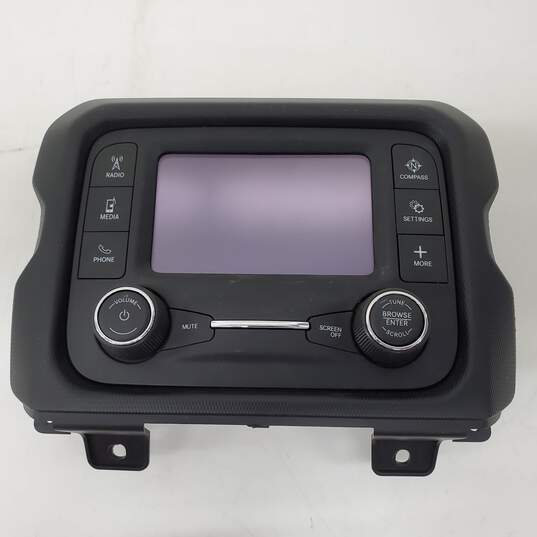 Jeep Wrangler AM/FM Radio 5" Touchscreen Model VP2_5 JL NA SXM - Untested image number 1