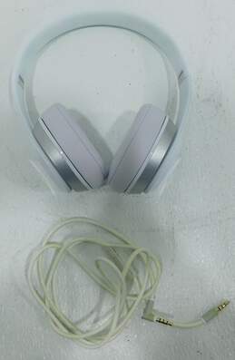 White Beats SOLO Wired Headphones w/ Case