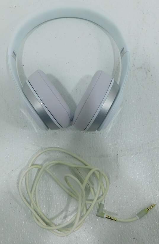 White Beats SOLO Wired Headphones w/ Case image number 1