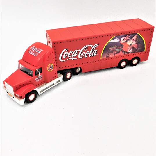 Vintage Coca Cola 2001 Santa Pack Christmas Red Semi Truck Lights Up W/Lunchbox image number 4