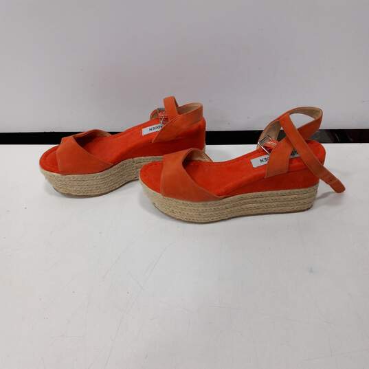 Steve Madden Ladies Orange Wedge Platform Heels Size 5 image number 4