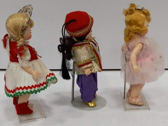 Vintage Lot of Assorted Madame Alexander Dolls image number 3