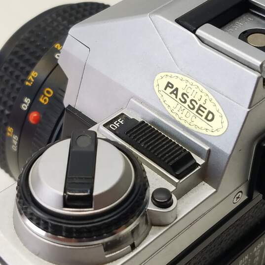 Minolta X-370 35mm SLR Camera with 2 Lenses image number 4
