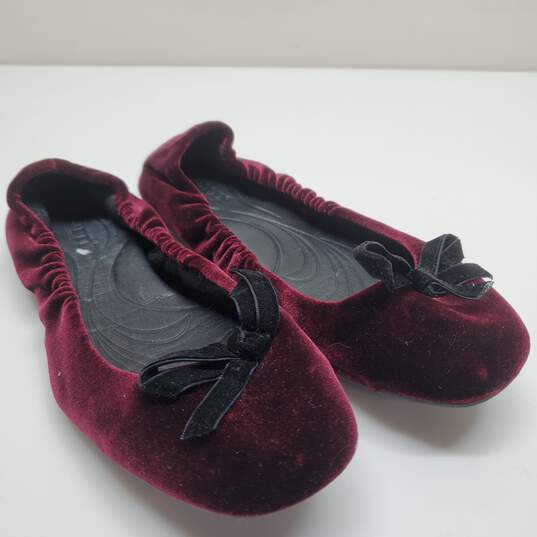 Born Womens Karoline Velvet Ballet Flats Shoes Red Black Slip On Bow Size 8M image number 2