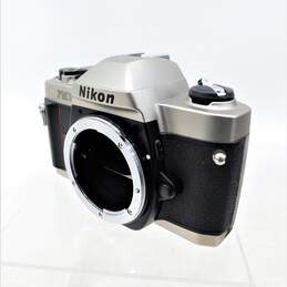 Nikon FM10 SLR 35mm Film Camera With Lenses Flash & Case alternative image