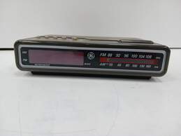 Vintage General Electric Radio Alarm Clock alternative image