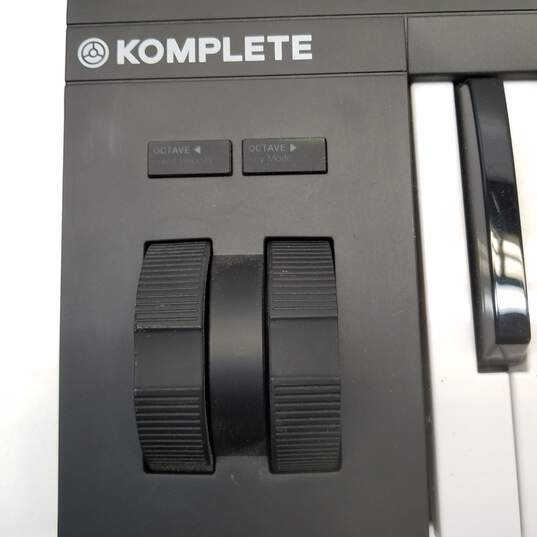 Komplete Kontrol A61 Keyboard Controller image number 8