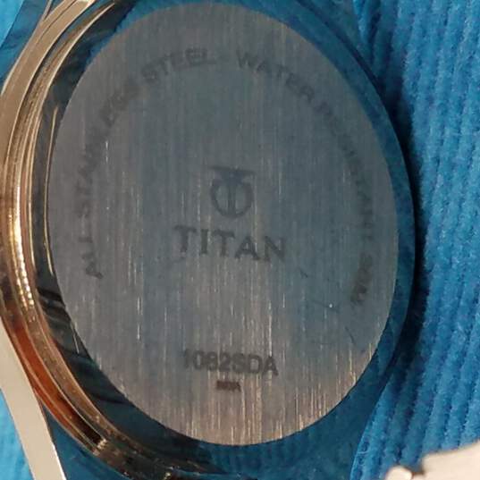 Titan 1082SDA Silver Tone And Black Analog Watch image number 7