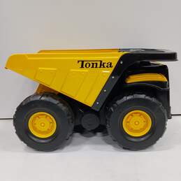 Hasbro 2007 Tonka Yellow Metal Dump Truck