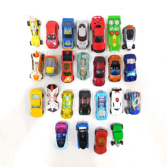 Die Cast Car Lot: 25 Hot Wheels, Matchbox, & More image number 1