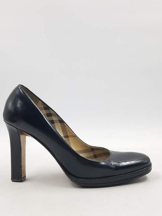 Authentic Burberry Black Classic Pump W 7.5 image number 1