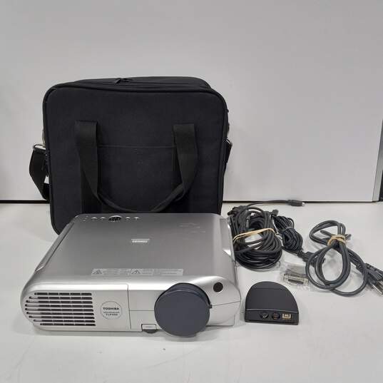 Toshiba TLP450U LCD Projector image number 1