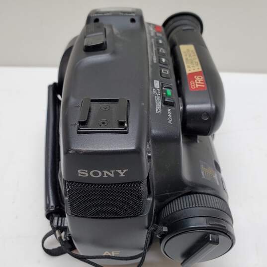 Sony 8x 1:1.6 Video 8 Handycam For Parts/Repair image number 1