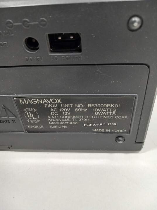 Vintage Magnavox Portable TV AM/FIM BF3909BLOI image number 4