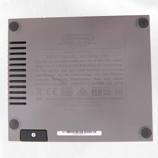 Nintendo NES Classic Edition Mini Console image number 9