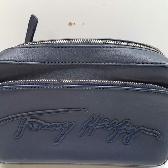 Tommy Hilfiger Signature Crossbody Bag Navy image number 7