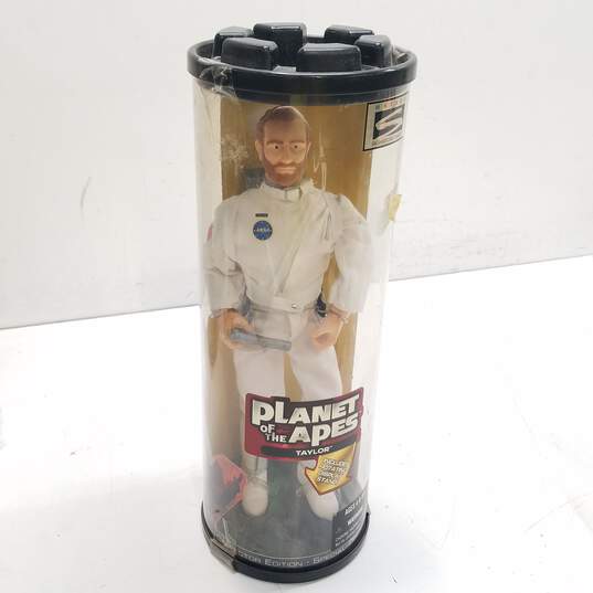 Hasbro 10909 Signature Series Planet of The Apes Taylor Action Figure image number 1