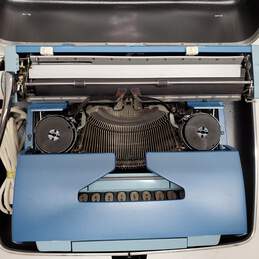 Smith-Corona  Coronet Electric Blue Typewriter in Carrying Case - Untested for Parts/Repairs alternative image