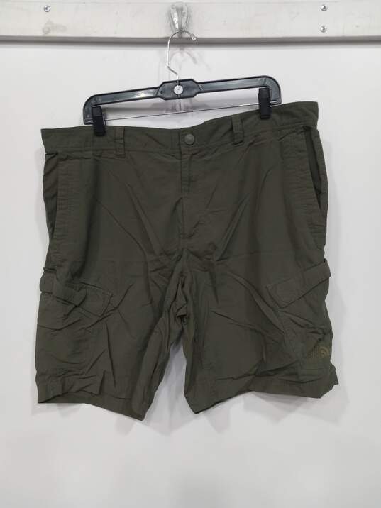Men's The North Face Utility Shorts Sz 38 image number 1