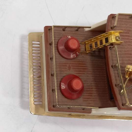 Vintage Yacht Transistor Radio image number 6