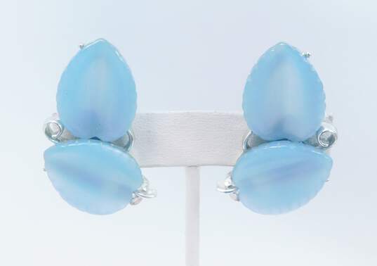 Vintage Lisner Multi Tone Blue Lucite & Silver Tone Leaf Clip-On Earrings 35.7g image number 3