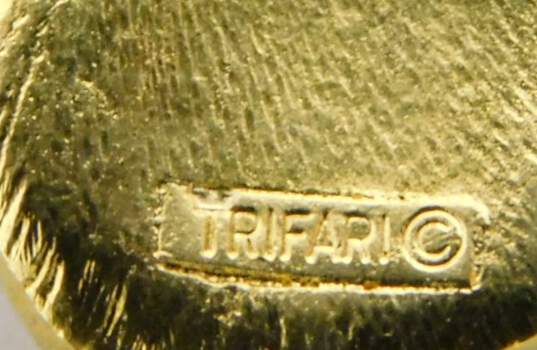 Vintage Crown Trifari Brushed Gold Tone Flower Brooch 11.5g image number 5