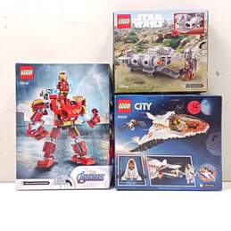 LEGO City, Star Wars, & Marvel Avengers Sets Assorted 3pc Lot alternative image