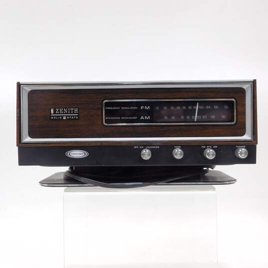 Vintage Zenith Circle Of Sound Model R421 Solid State AM/FM Radio image number 1