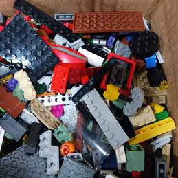 9.6lbs of Bulk Lego Building Blocks alternative image