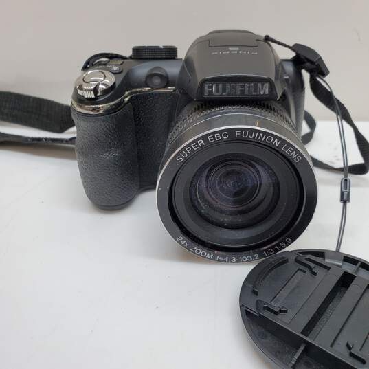 Fujifilm FinePix S4200 14 MP LCD Digital Camera 24X Optical Zoom image number 2
