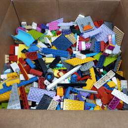 8.5lbs of Assorted Mixed Building Blocks alternative image