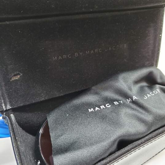 AUTHENTICATED MARC BY MARC JACOBS PURPLE LENS SUNGLASSES W/ CASE image number 9