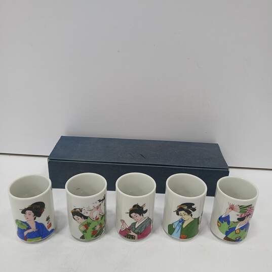 Set of 5 Japanese Geisha Design Porcelain Geisha Sake/Tea Cups image number 1