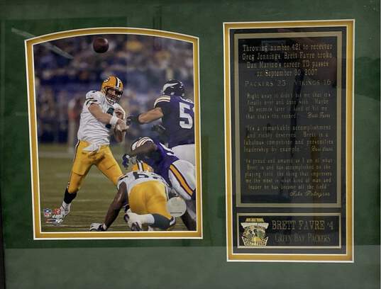 Framed & Matted NFL Collectible Commemorating Brett Favre Breaking TD Record image number 4