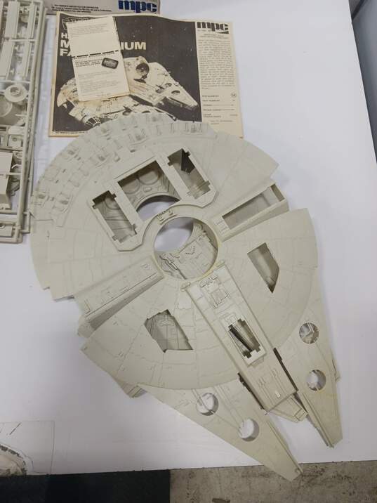 Vintage 1979 MPC Star Wars Han Solo's Millennium Falcon Spaceship Model Kit IOB image number 4