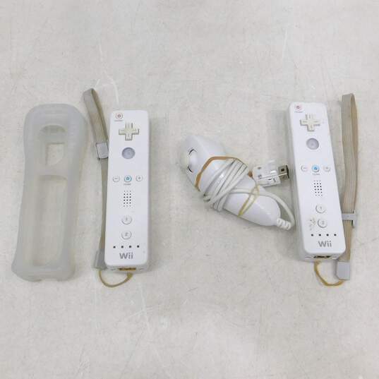 Nintendo Wii w/ 2 Games Family Game Show image number 8