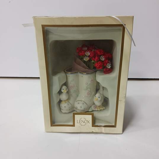 Lenox Ceramic Petals and Pearls Duck Bud Vase w/Box image number 1