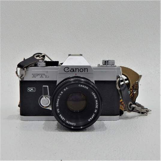 Canon FTb QL 35mm SLR Film Camera w/ 50mm Lens, Flash & Case image number 3