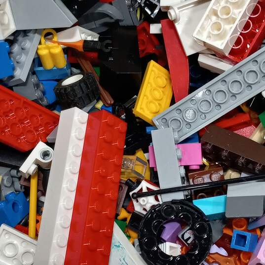 8.2 Pound Bundle of Assorted Lego Pieces image number 3